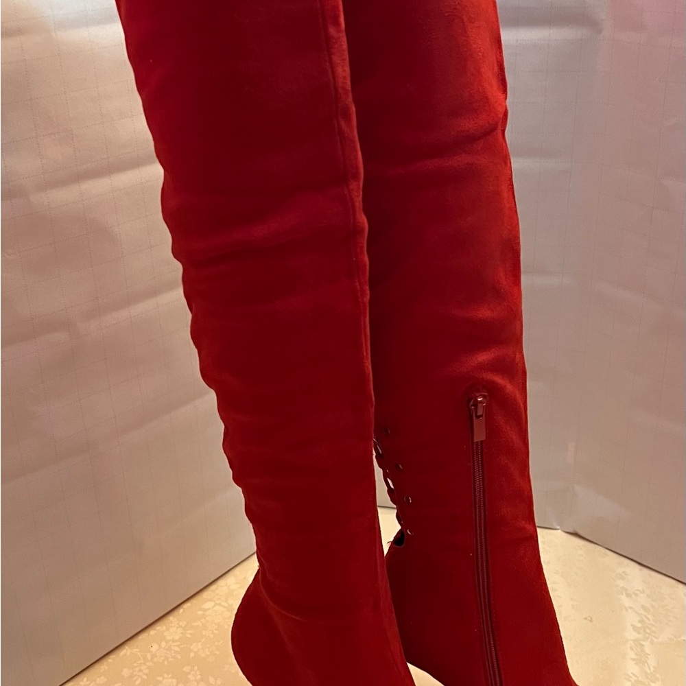 Women’s red suede like material sz 7.5 with a 4” heel. - Picture 2 of 10